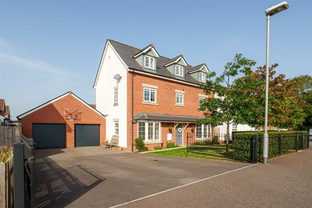 5 bedroom detached house for sale in Hardys Road, Heathfield Gardens, TA2