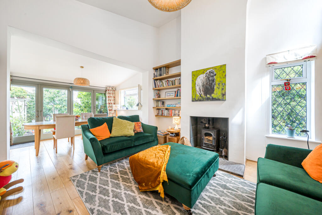 2 bedroom end of terrace house for sale in Shutewater Hill,