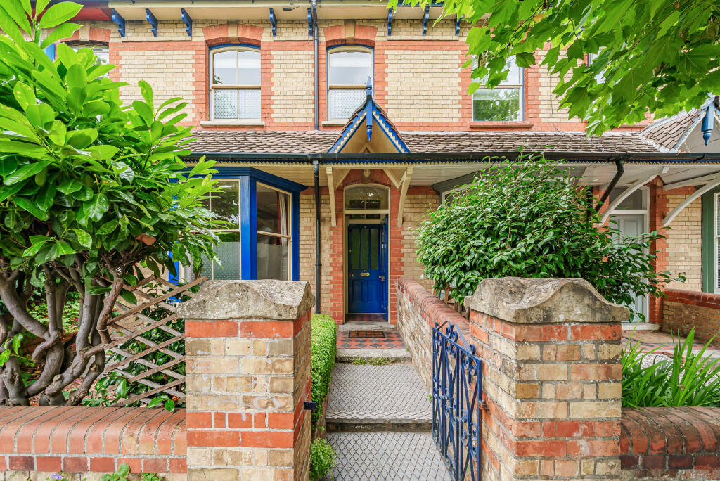 2 bedroom terraced house for sale in Holway Avenue, Taunton, TA1