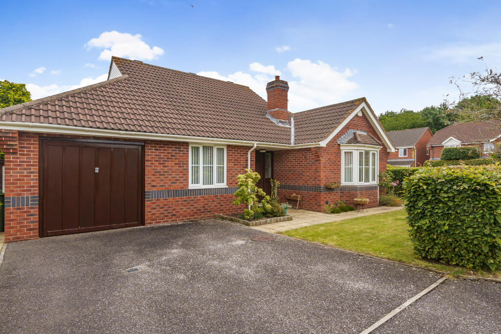 3 bedroom detached bungalow for sale in Killams Green, TA1