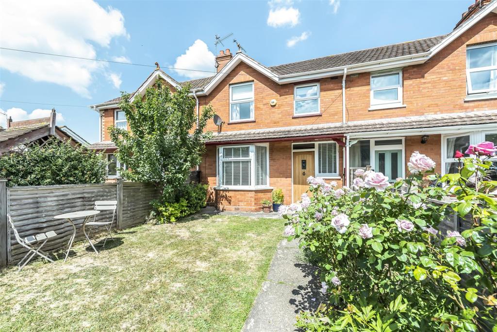 3 Bedroom Terraced House For Sale In Monkton Heathfield, Ta2