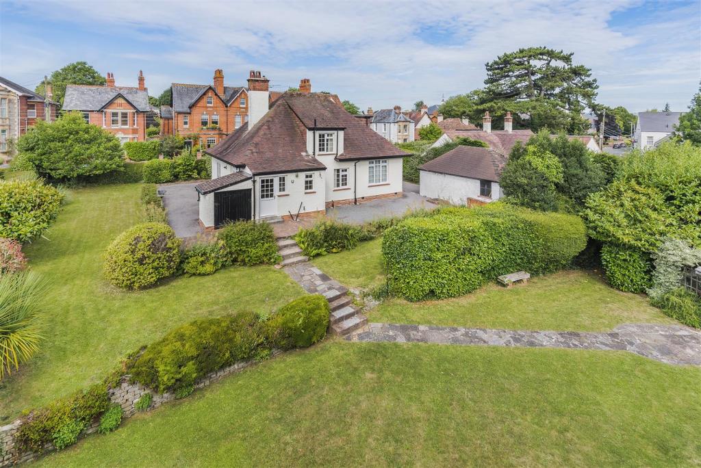 3 bedroom bungalow for sale in Wellesley Park 0.27 acre, TA21