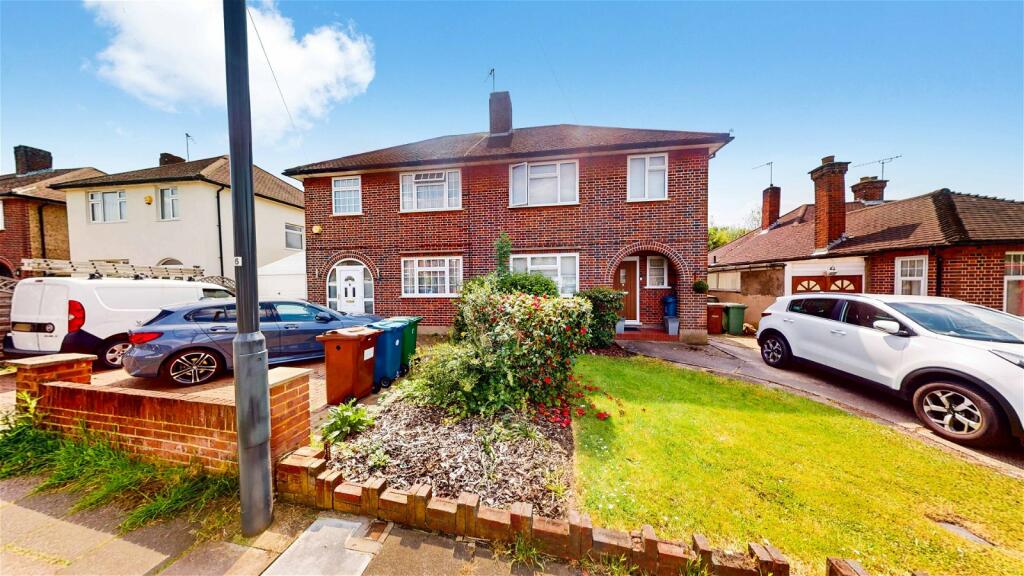 5 bedroom semidetached house for rent in Eastern Avenue, Pinner HA5