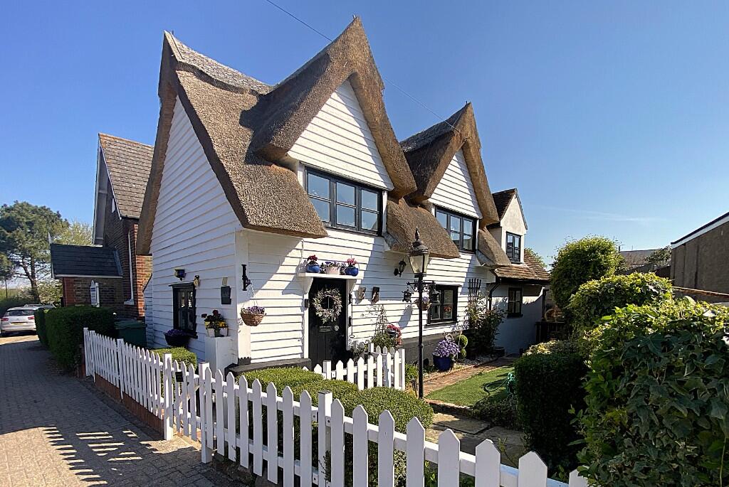 Main image of property: High Road, SS17
