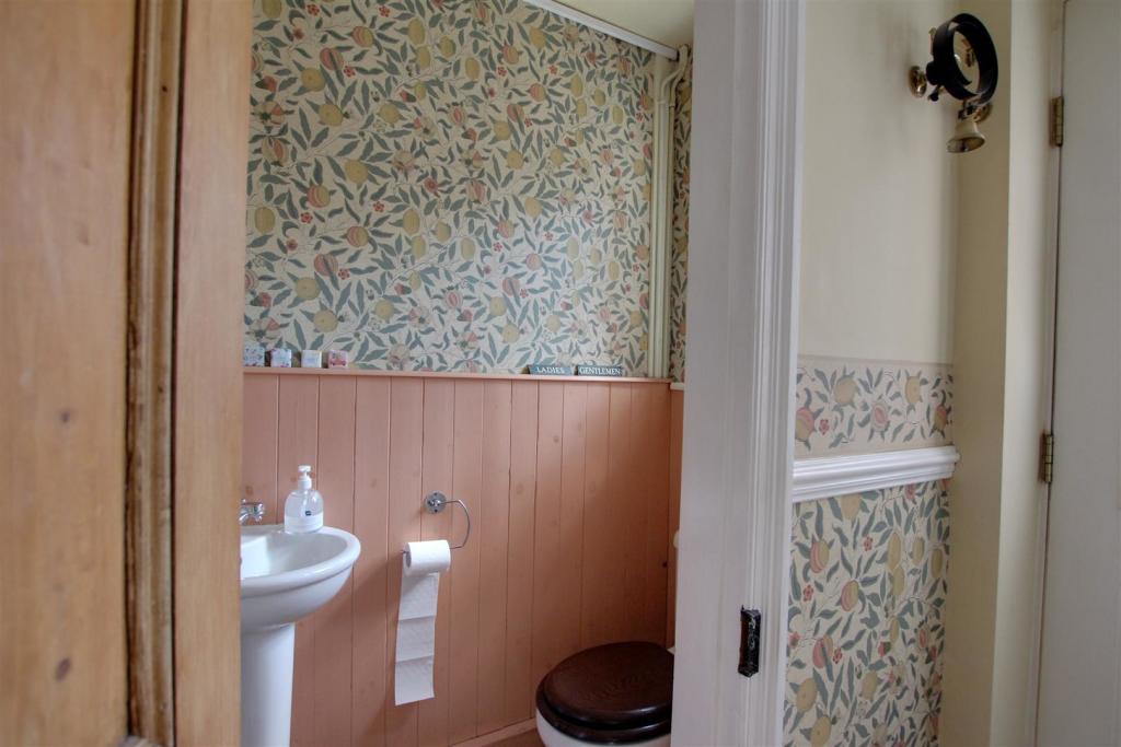 4 bedroom detached house for sale in Sea Lane, Sandilands, LN12