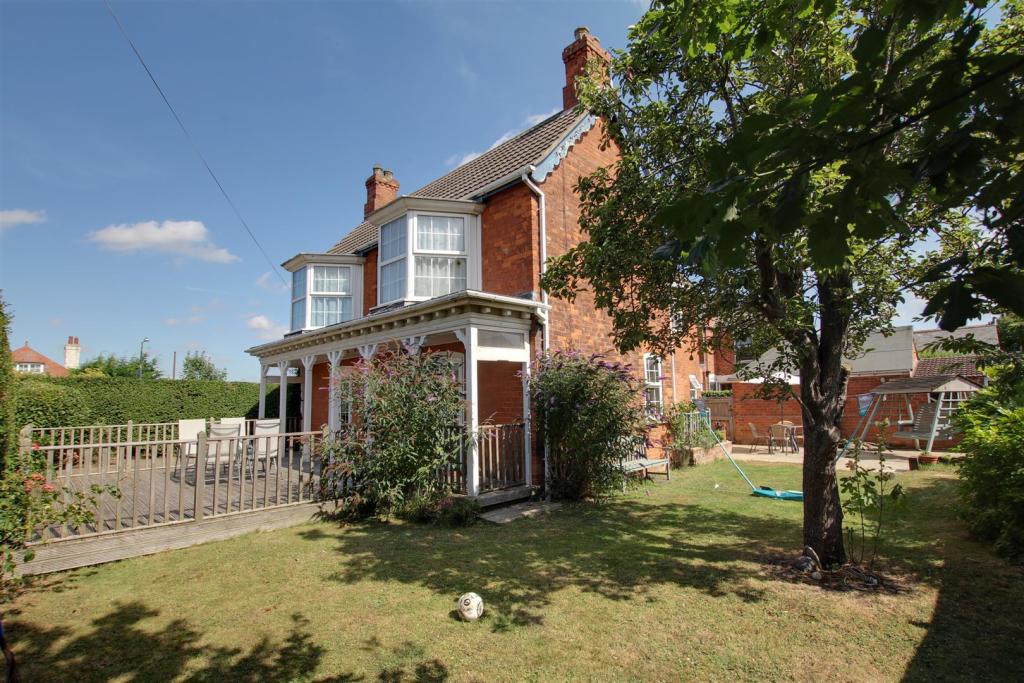 4 bedroom detached house for sale in Sea Lane, Sandilands, LN12