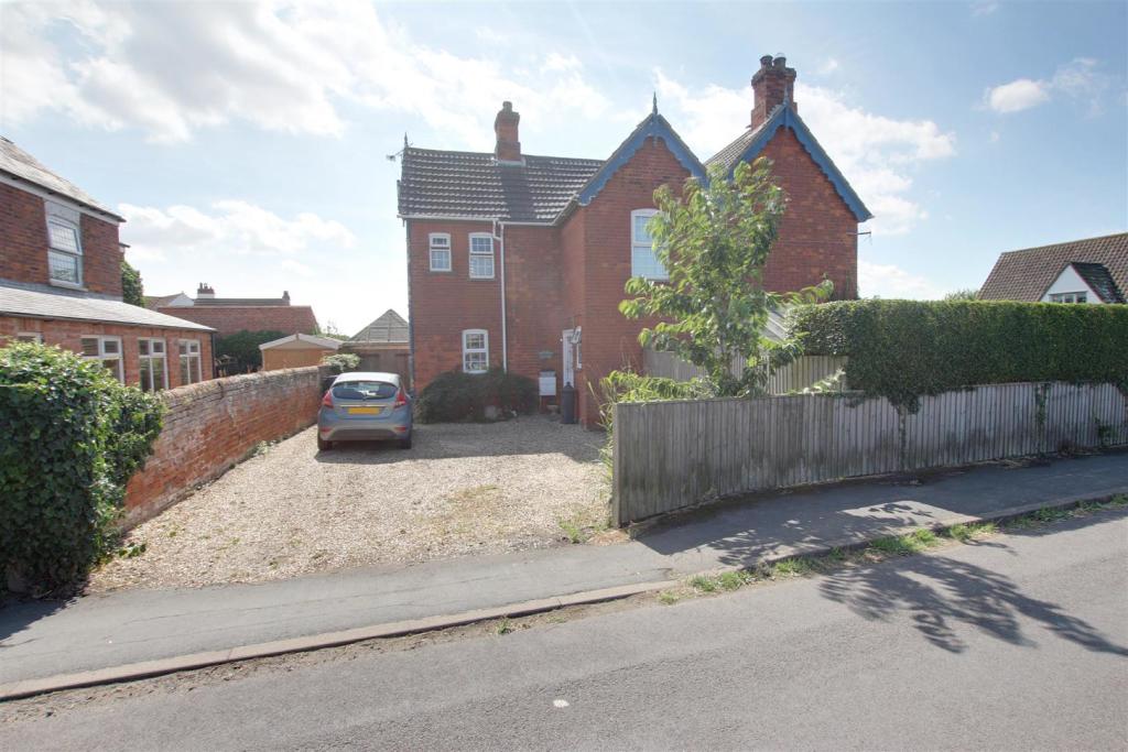 4 bedroom detached house for sale in Sea Lane, Sandilands, LN12