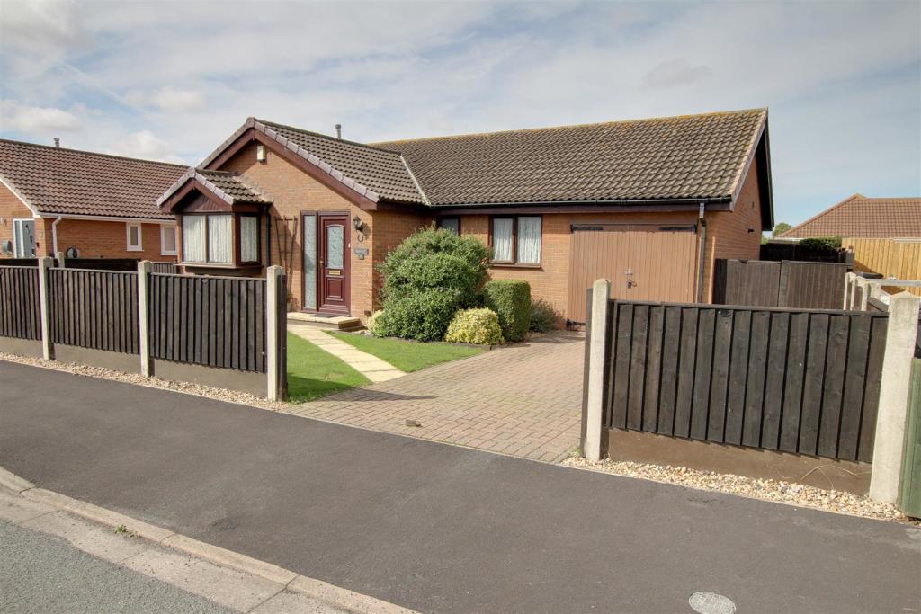 3 bedroom detached bungalow for sale in Walkington Way, Sandilands, LN12