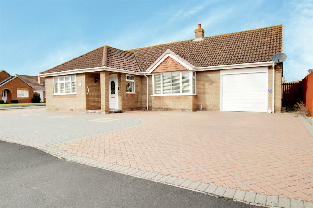 2 bedroom detached bungalow for sale in Walkington Way, Sandilands, LN12