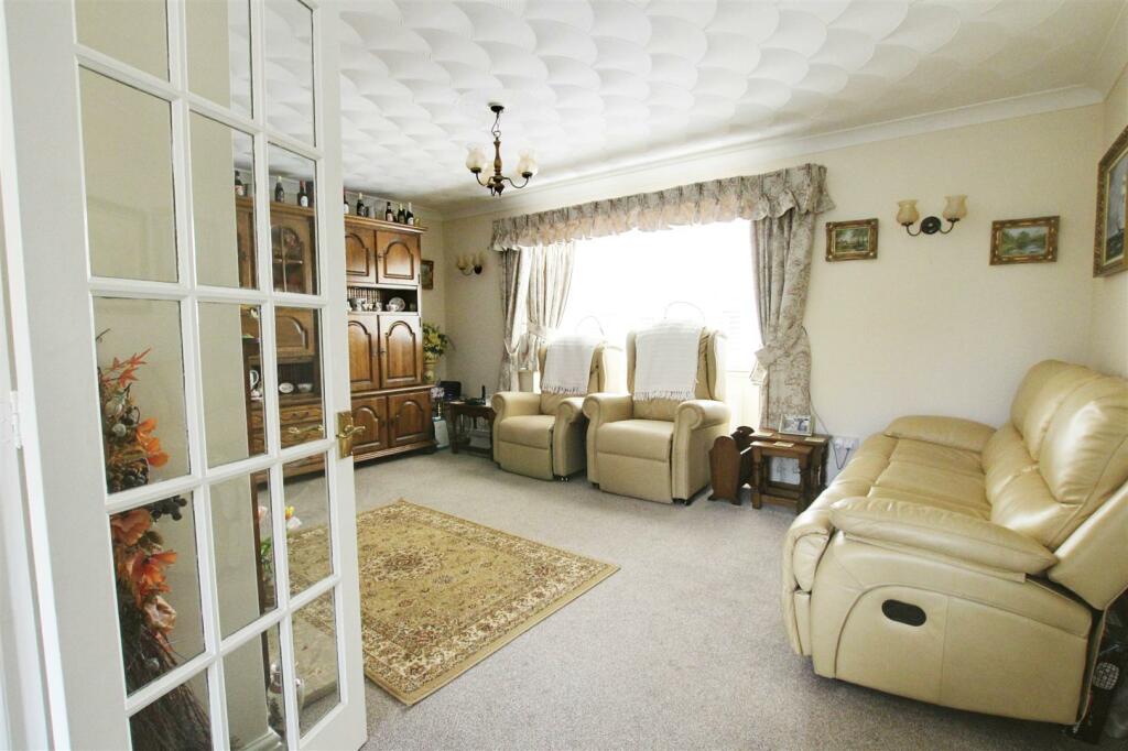 2 bedroom detached bungalow for sale in Walkington Way, Sandilands, LN12