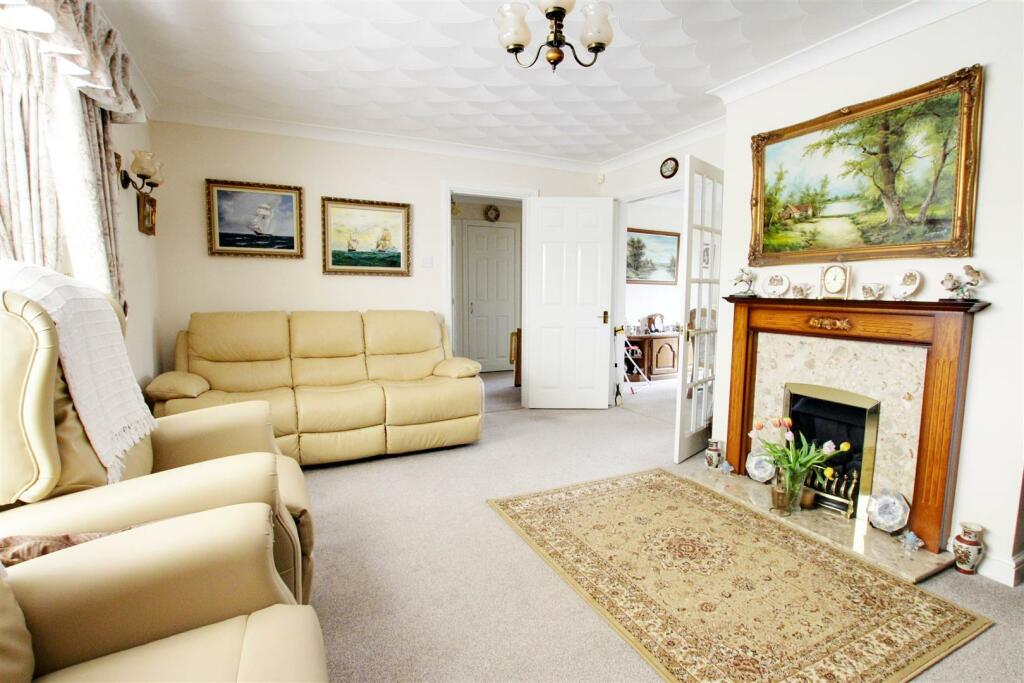 2 bedroom detached bungalow for sale in Walkington Way, Sandilands, LN12