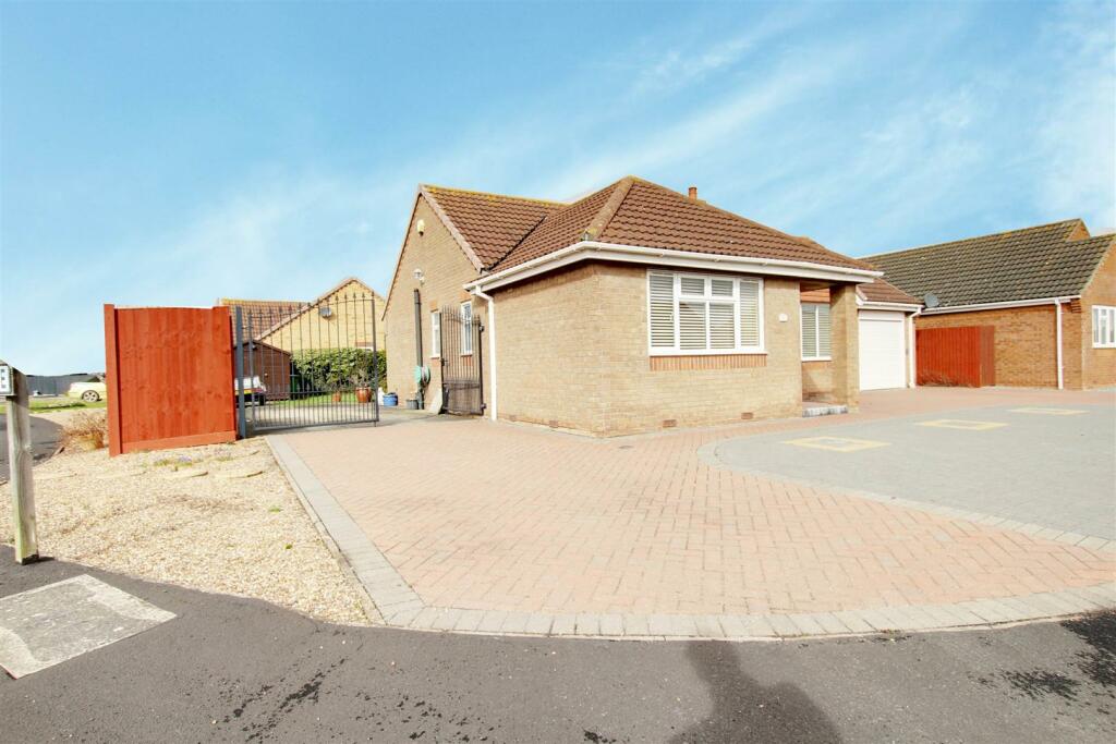 2 bedroom detached bungalow for sale in Walkington Way, Sandilands, LN12