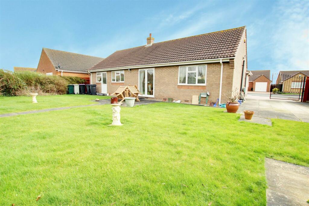 2 bedroom detached bungalow for sale in Walkington Way, Sandilands, LN12
