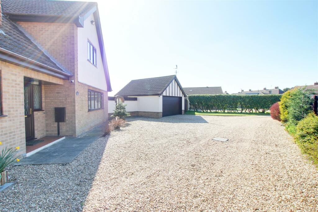 5 bedroom detached house for sale in Church Lane, SuttonOnSea, LN12