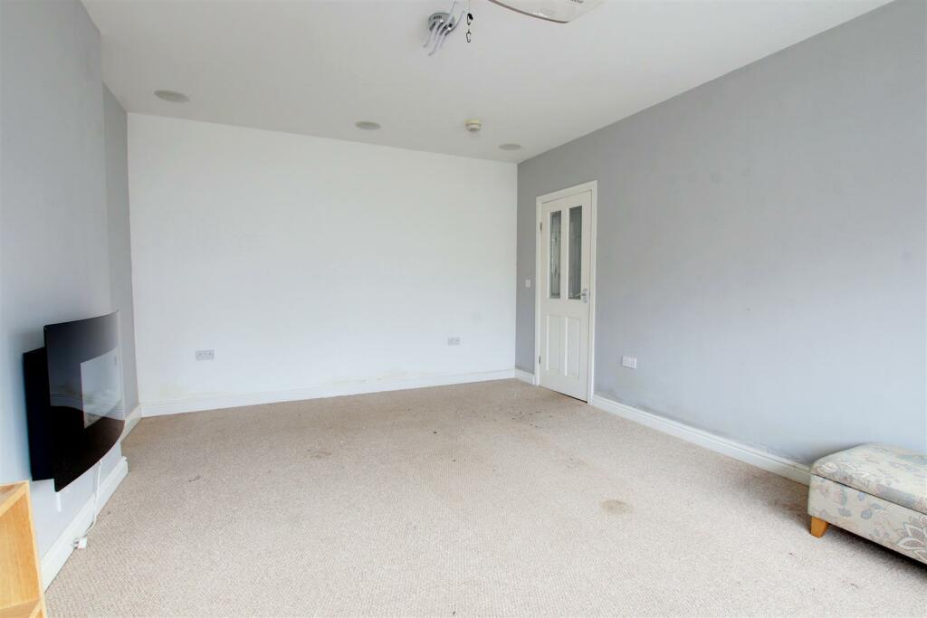 4 bedroom detached house for sale in Hoylake Drive, Skegness, PE25