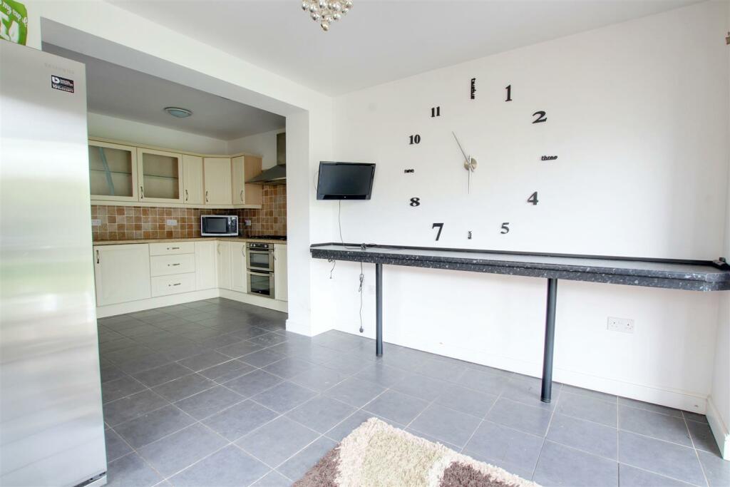 4 bedroom detached house for sale in Hoylake Drive, Skegness, PE25