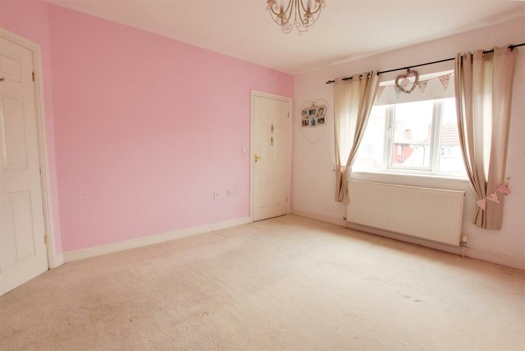 4 bedroom detached house for sale in Hoylake Drive, Skegness, PE25