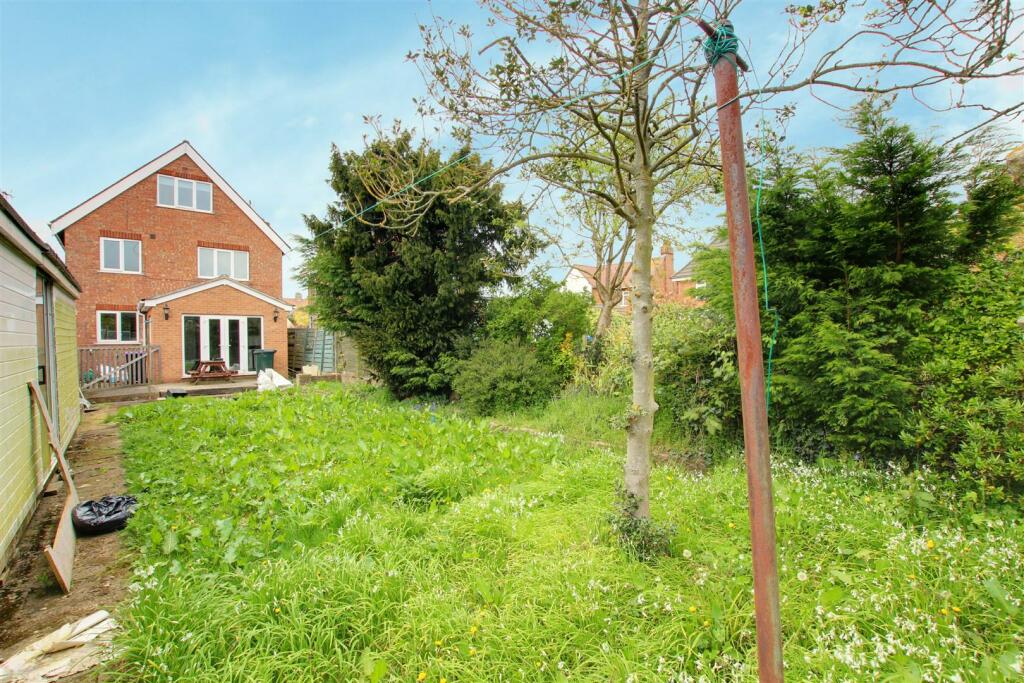 4 bedroom detached house for sale in Hoylake Drive, Skegness, PE25