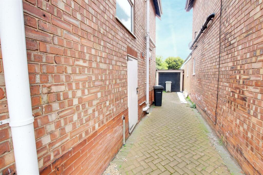 4 bedroom detached house for sale in Hoylake Drive, Skegness, PE25