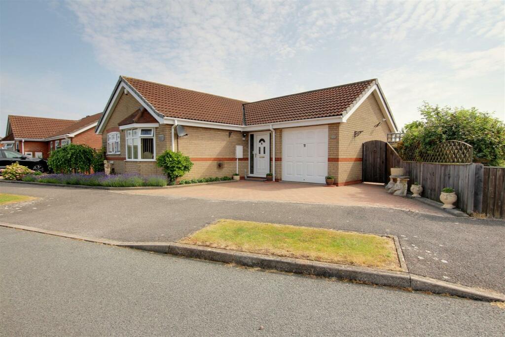 2 bedroom detached bungalow for sale in Masefield Drive, Sandilands, Lincolnshire, LN12