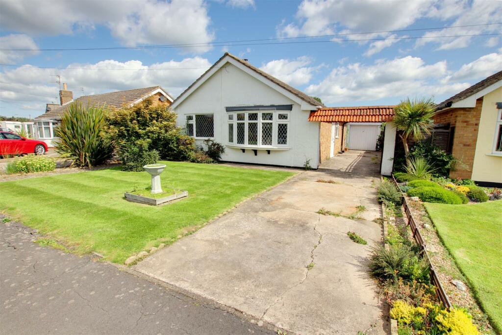3 bedroom detached bungalow for sale in Kipling Drive, Sandilands
