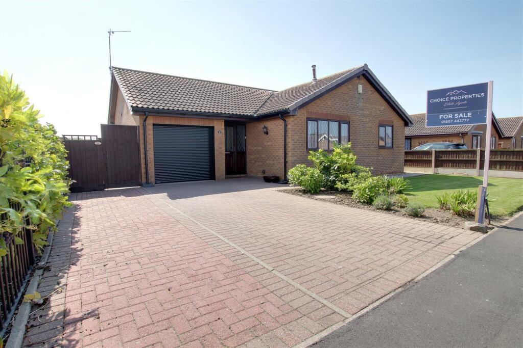 3 bedroom detached bungalow for sale in Walkington Way, Sandilands, LN12