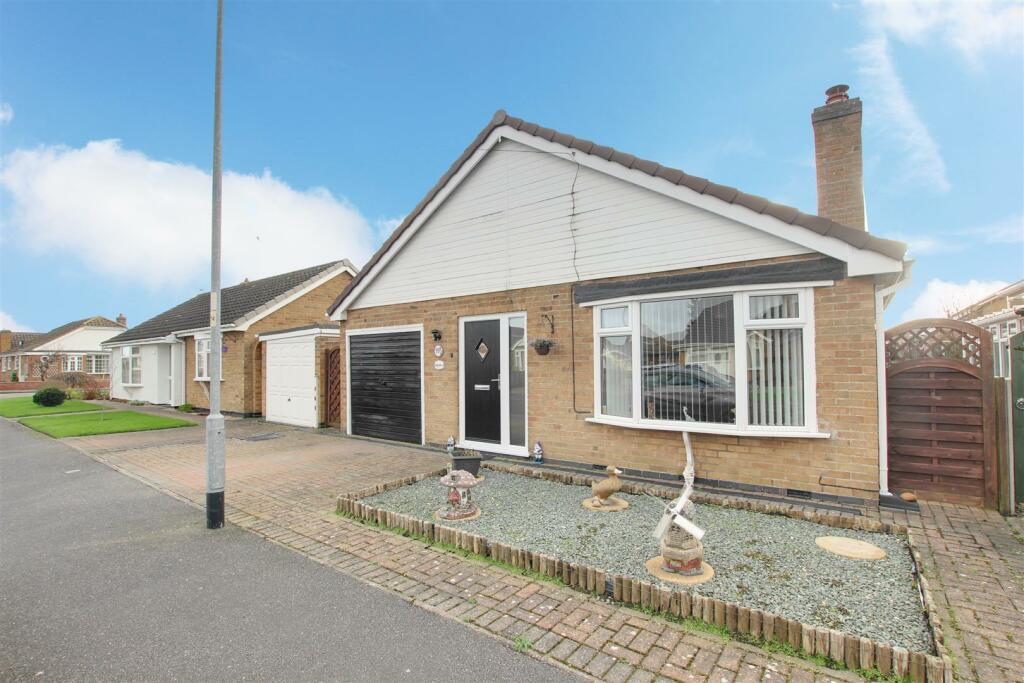 2 bedroom detached bungalow for sale in Camelot Gardens, SuttonOnSea