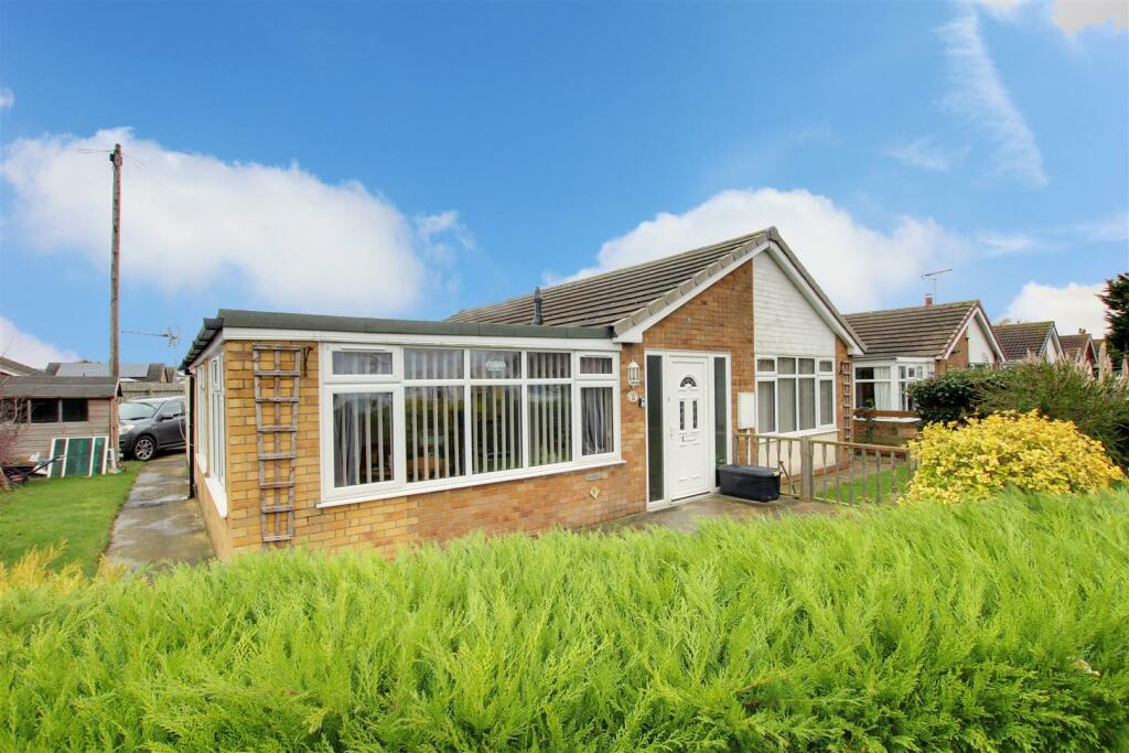 2 bedroom detached bungalow for sale in North Road, Trusthorpe