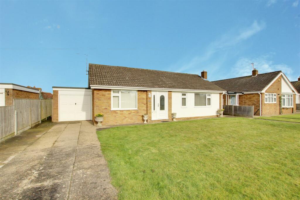 2 bedroom detached bungalow for sale in Kipling Drive, Sandilands