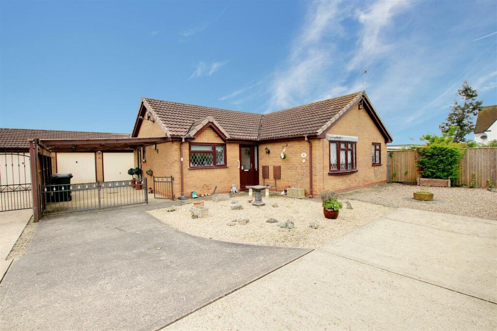 3 bedroom detached bungalow for sale in The Copse, Sandilands, LN12