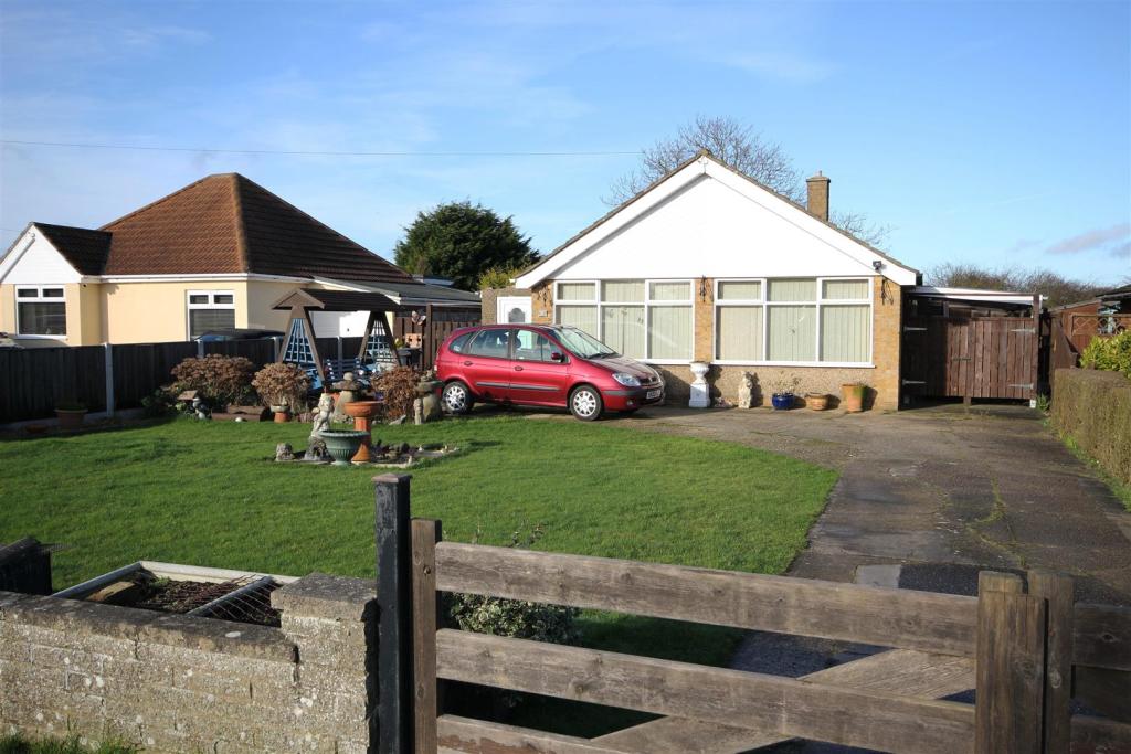2 bedroom detached bungalow for sale in Crabtree Lane, SuttonOnSea
