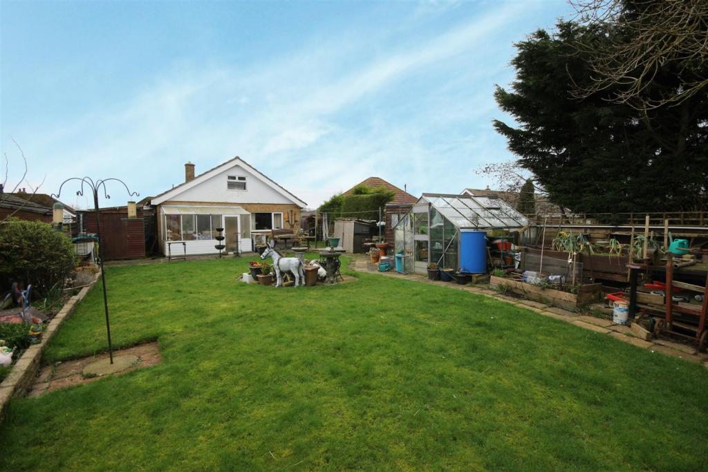 2 bedroom detached bungalow for sale in Crabtree Lane, SuttonOnSea