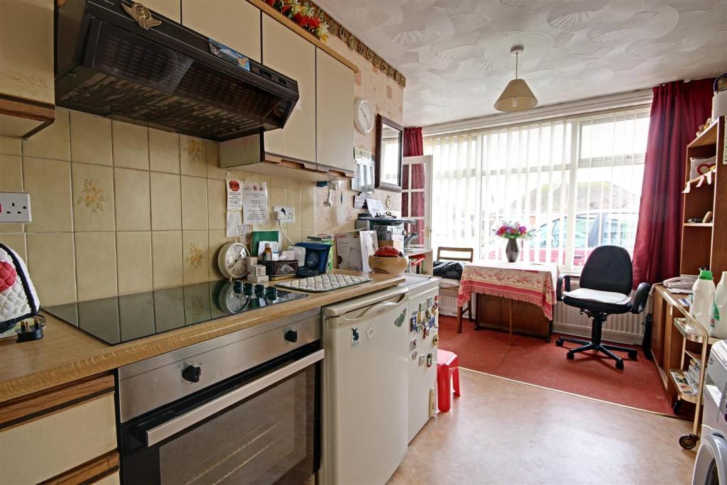 2 bedroom detached bungalow for sale in Crabtree Lane, SuttonOnSea