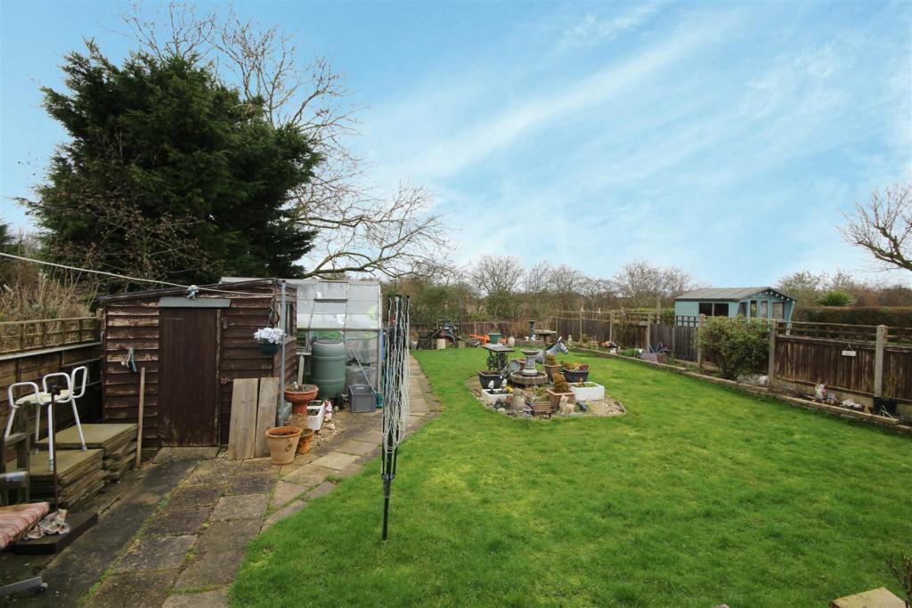 2 bedroom detached bungalow for sale in Crabtree Lane, SuttonOnSea