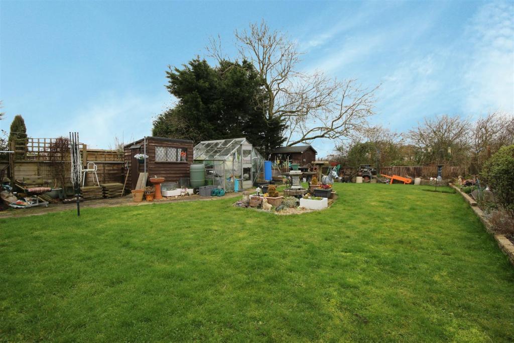 2 bedroom detached bungalow for sale in Crabtree Lane, SuttonOnSea