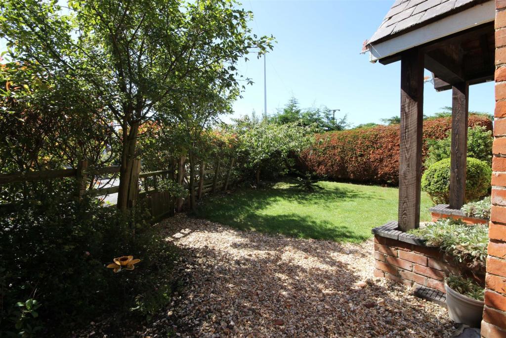 3 bedroom detached house for sale in Crabtree Lane, SuttonOnSea