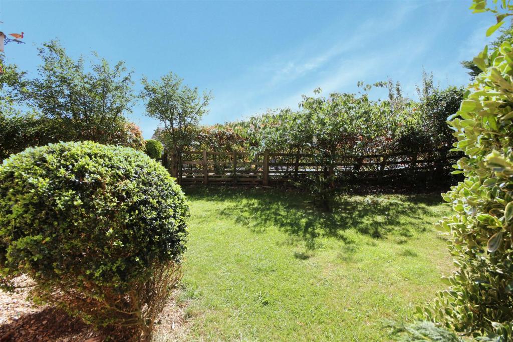 3 bedroom detached house for sale in Crabtree Lane, SuttonOnSea