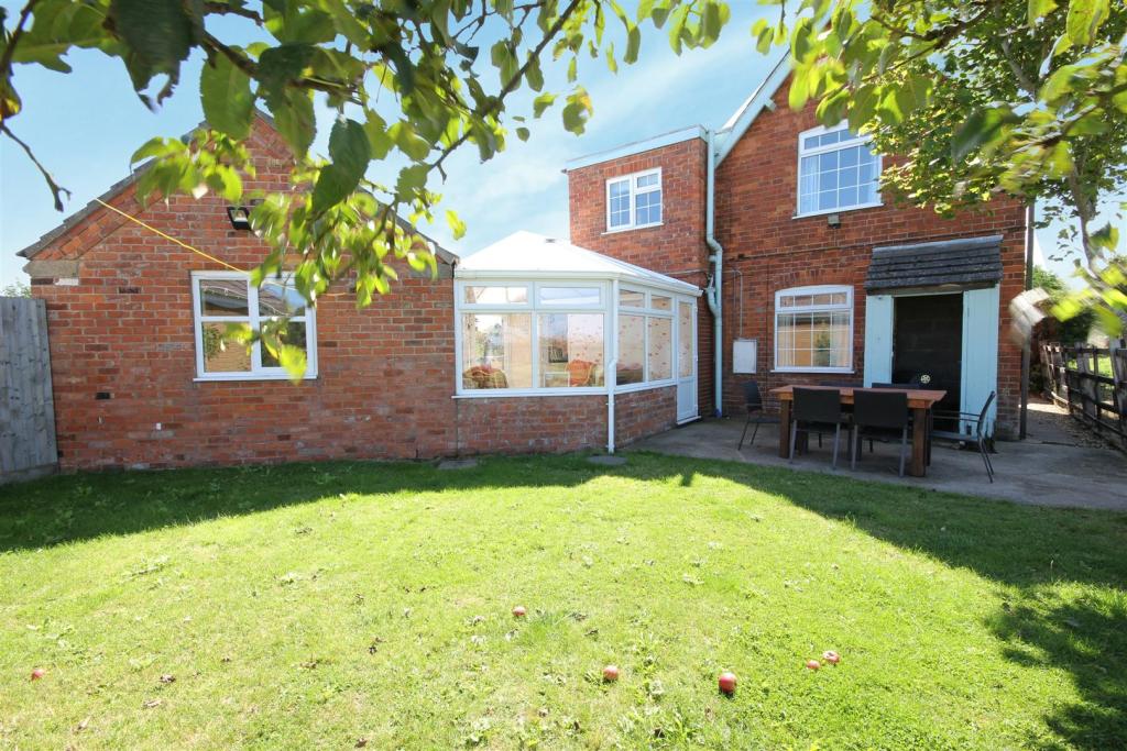 3 bedroom detached house for sale in Crabtree Lane, SuttonOnSea