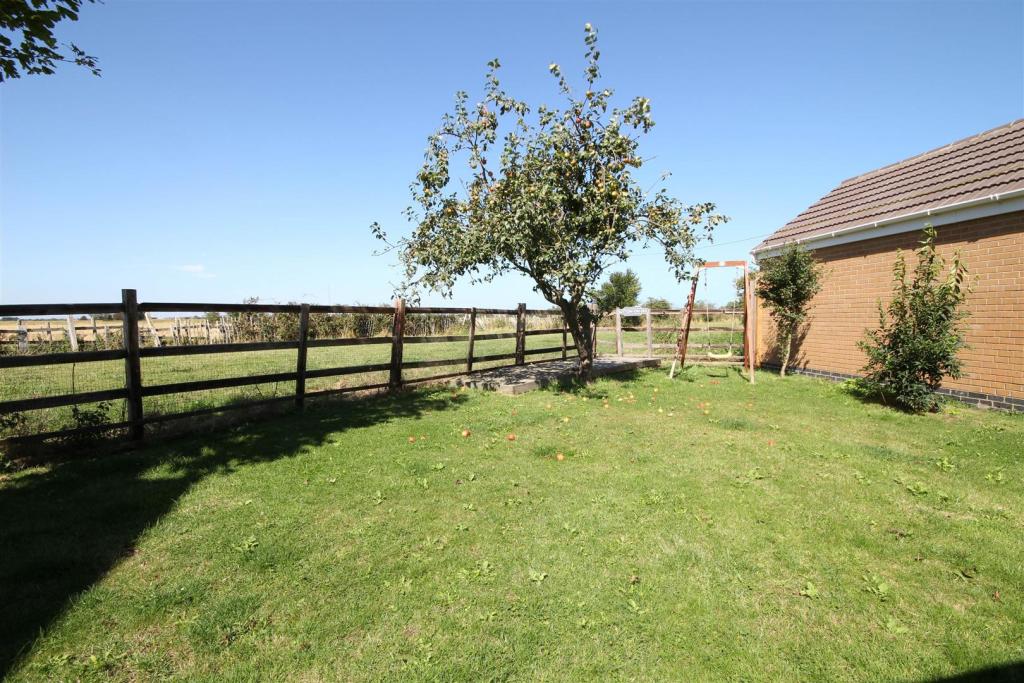 3 bedroom detached house for sale in Crabtree Lane, SuttonOnSea