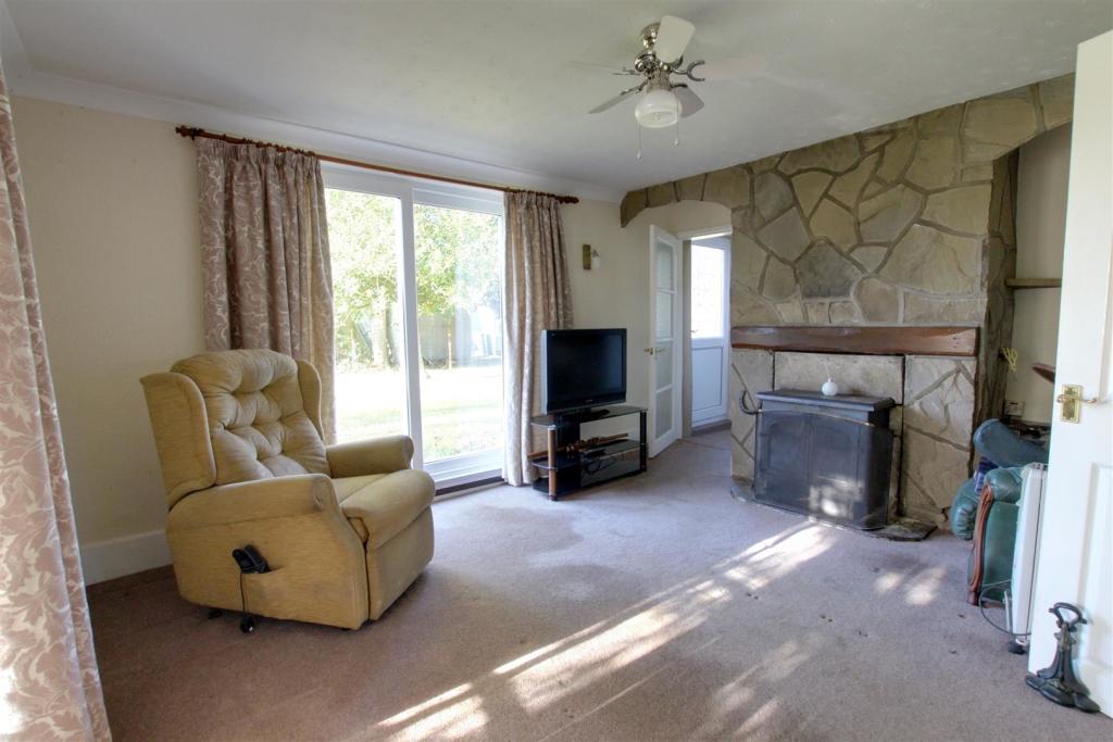 4 bedroom detached house for sale in Main Road, Maltby Le Marsh, LN13