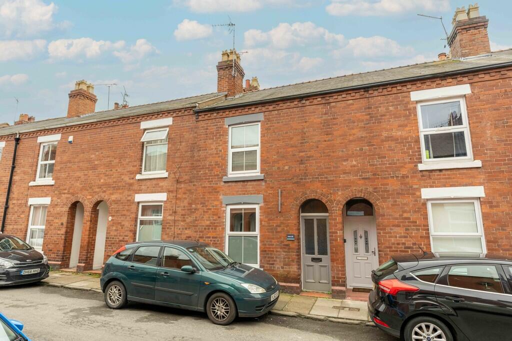 4 bedroom terraced house for sale in Catherine Street, Chester, CH1