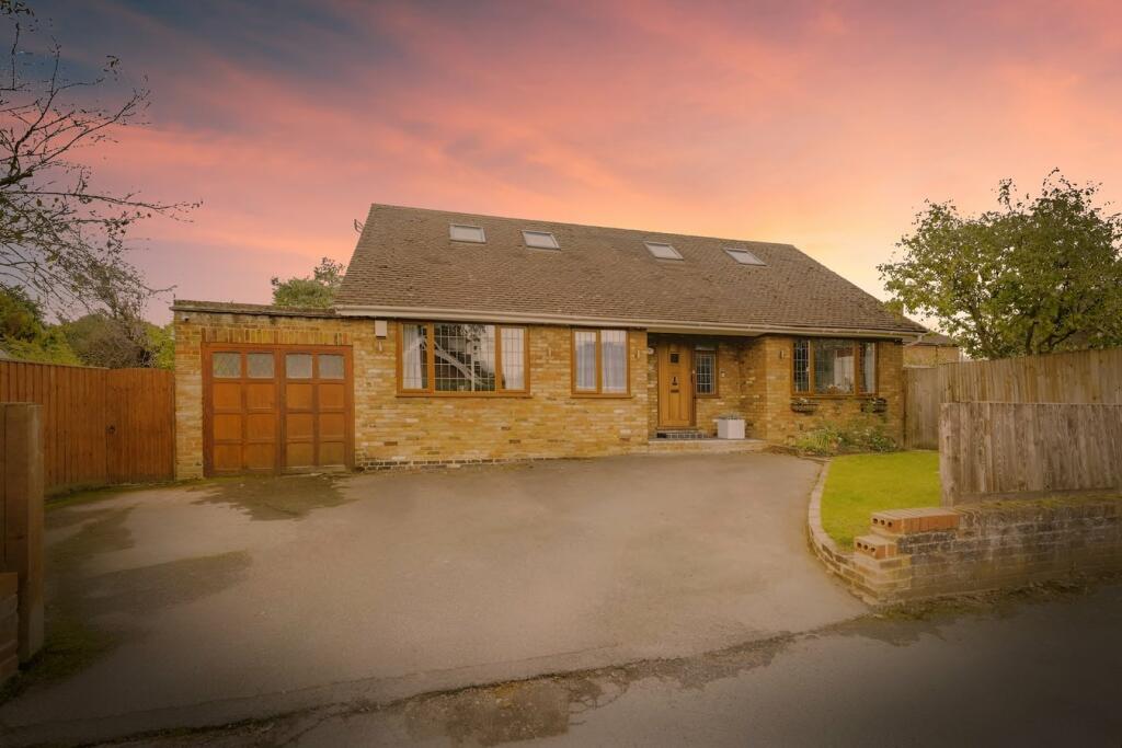 4 bedroom detached house for sale in Post Meadow, Iver Heath, SL0