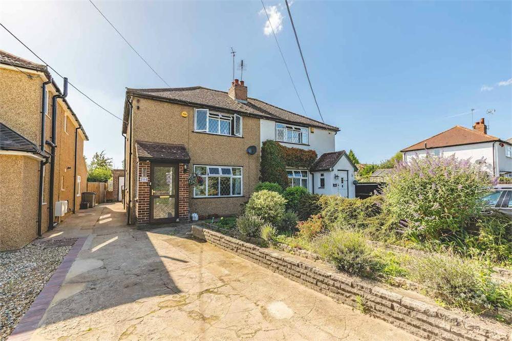 2 bedroom semidetached house for sale in Swallow Street, Iver Heath