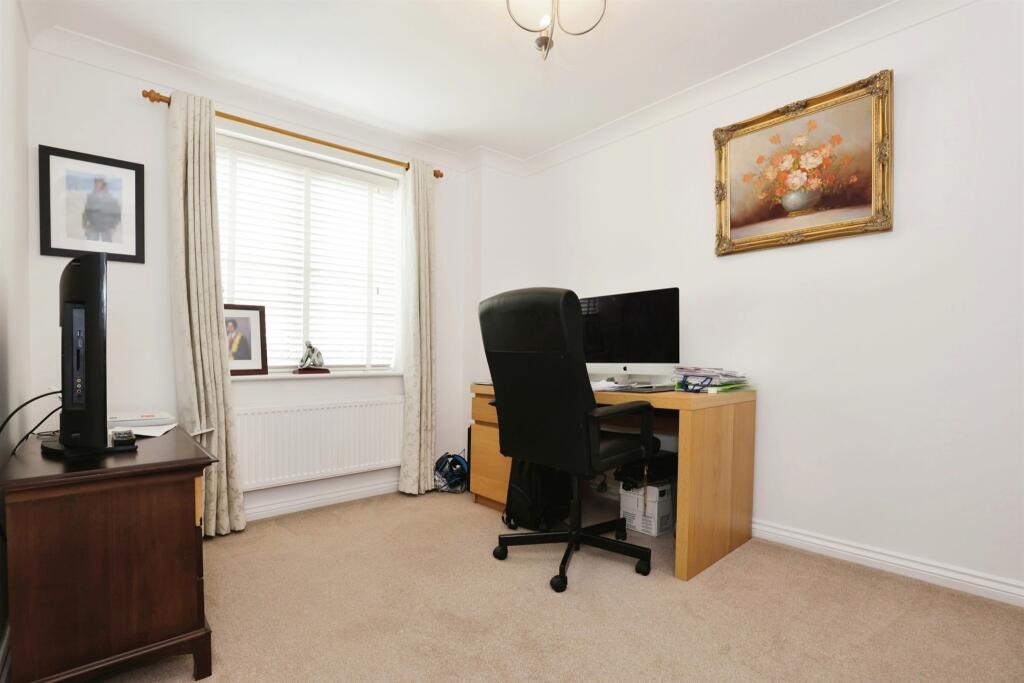 Additional property image - Avocet Close, RUGBY