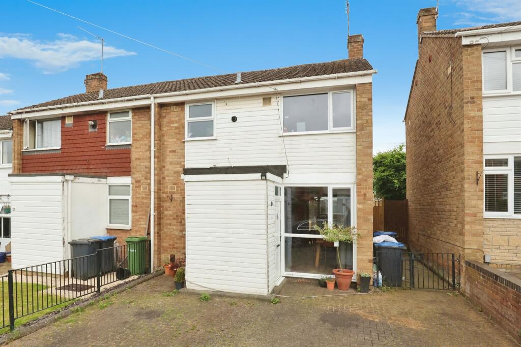 Main image of property: Rodney Close, Rugby