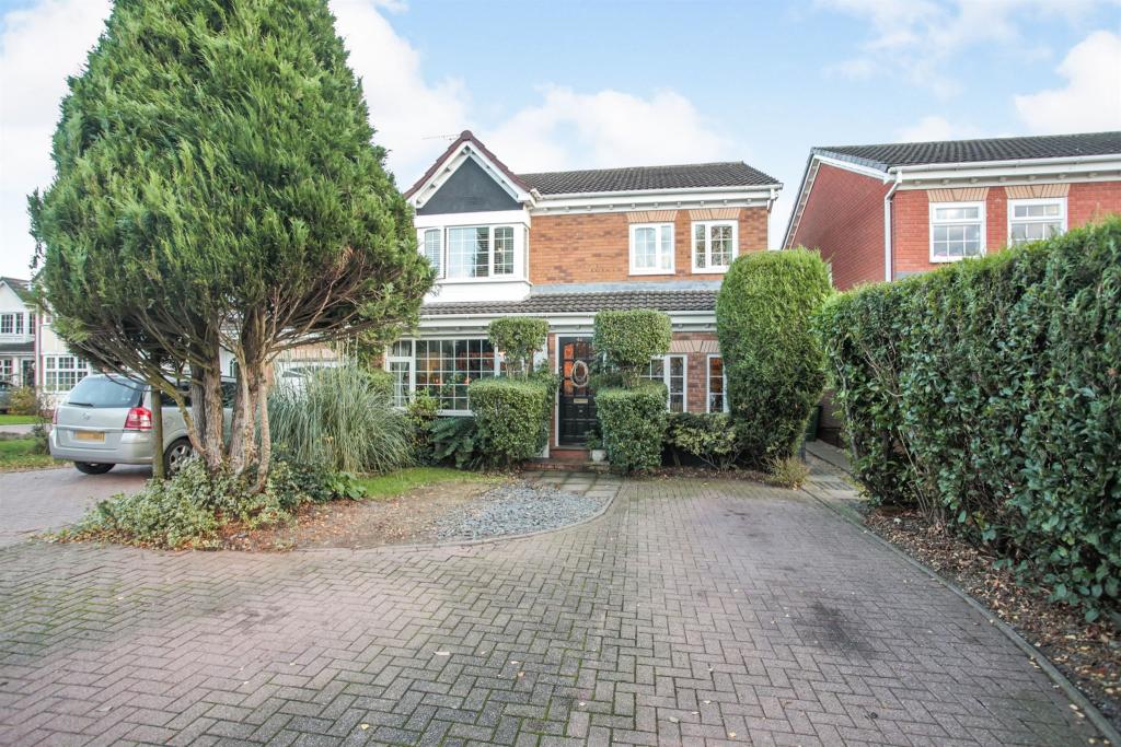 4 bedroom detached house for sale in Staveley Way, Rugby, CV21