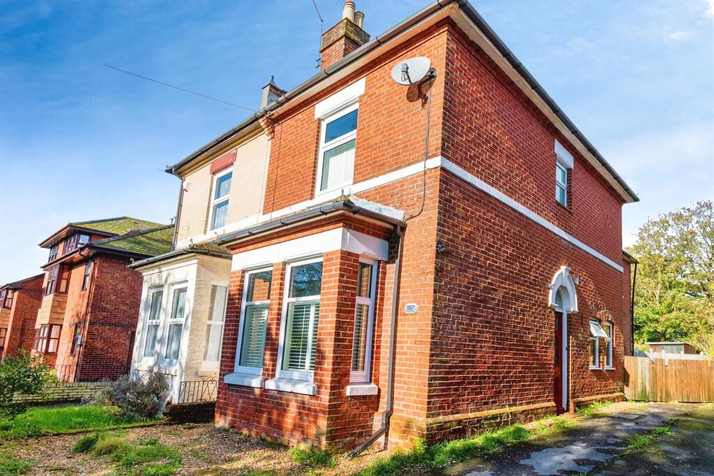 3 bedroom semi-detached house for sale in Swift Road, Southampton, SO19