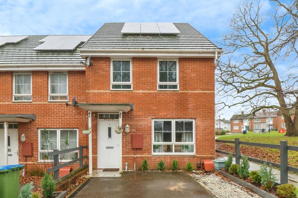 3 bedroom end of terrace house for sale in Tatwin Crescent, Southampton, SO19