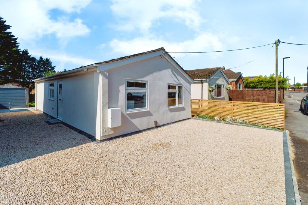 2 bedroom detached bungalow for sale in Rother Dale, Southampton, SO19