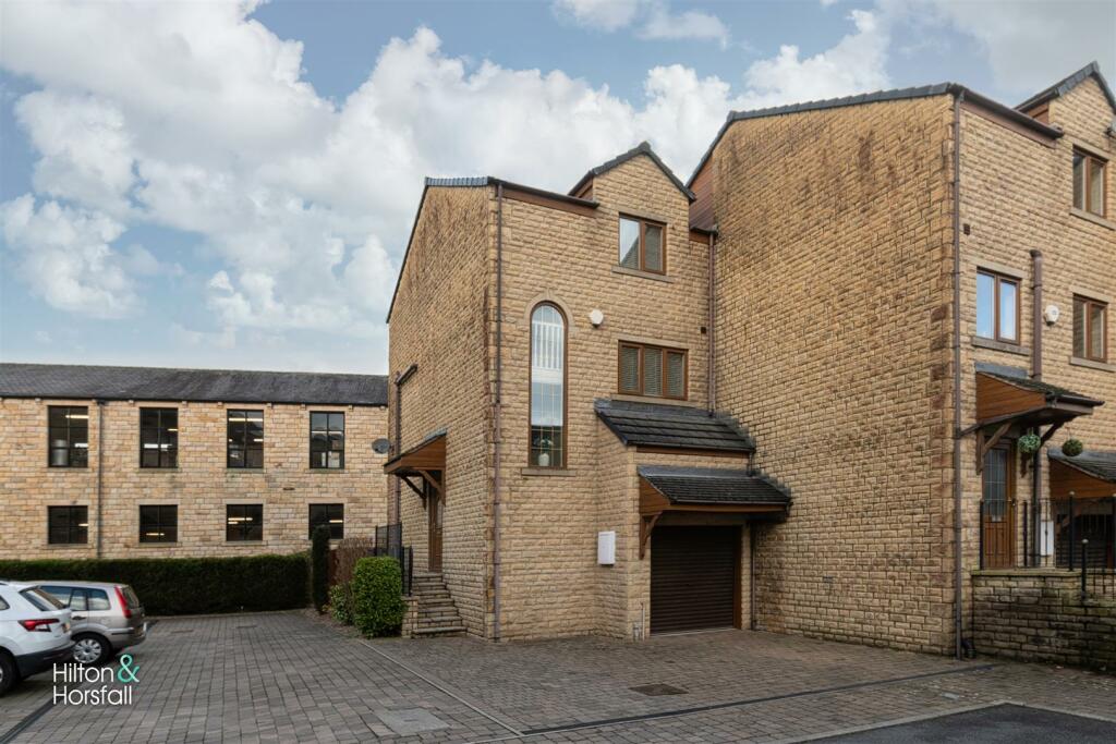 3 bedroom town house for sale in Lower Clough Fold, Barrowford, BB9